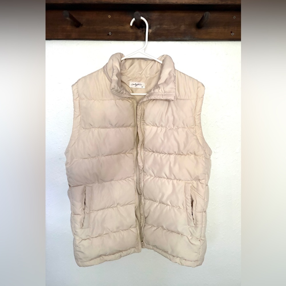 Carly Jean Los Angeles Cream Puffer Vest size s/m